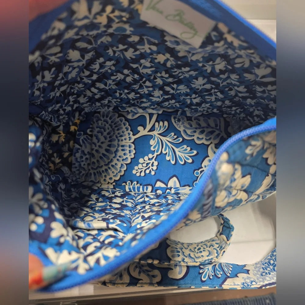 Vera Bradley Blue and White Floral Bag - Picture 5 of 11